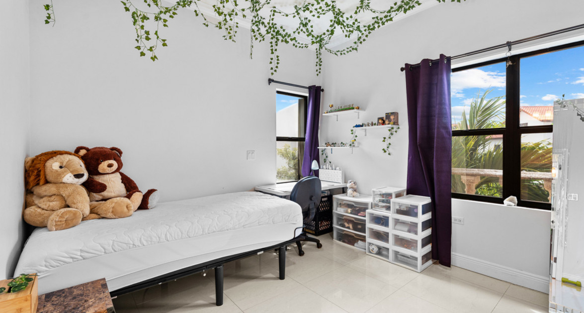 Hilton Estates - 2 Bed End Unit, Excellent Location - Image 8