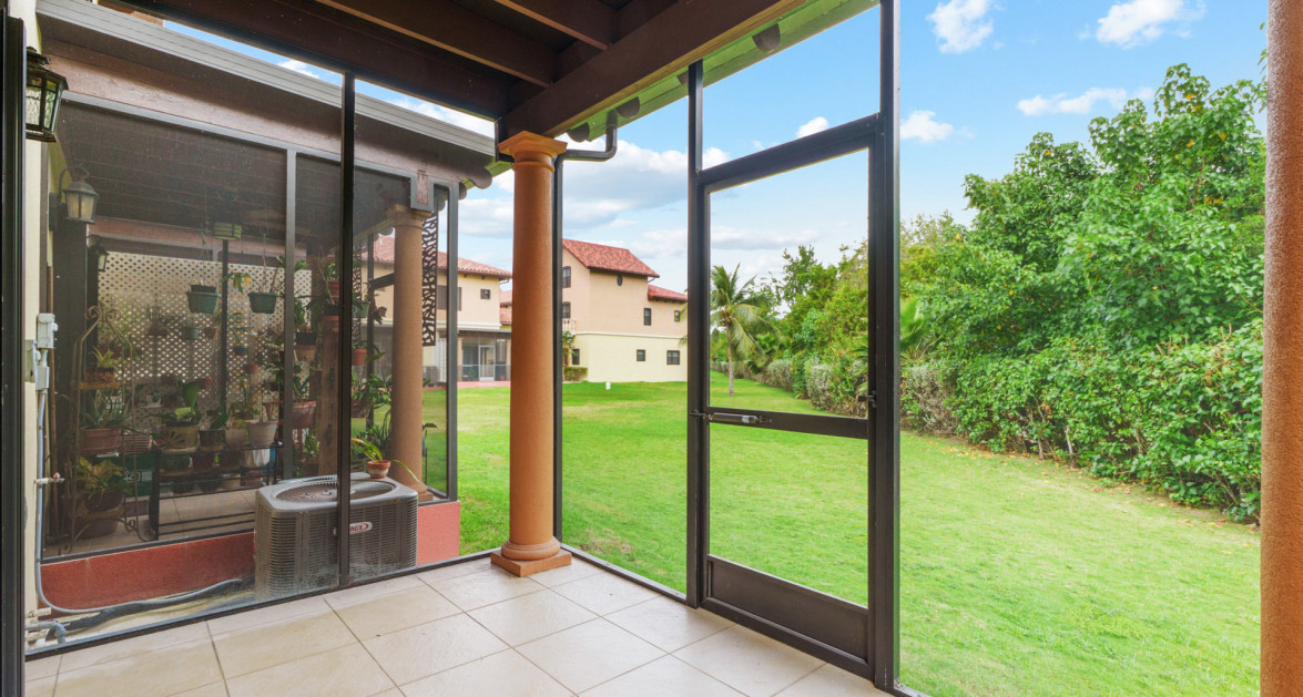 Hilton Estates - 2 Bed End Unit, Excellent Location - Image 11