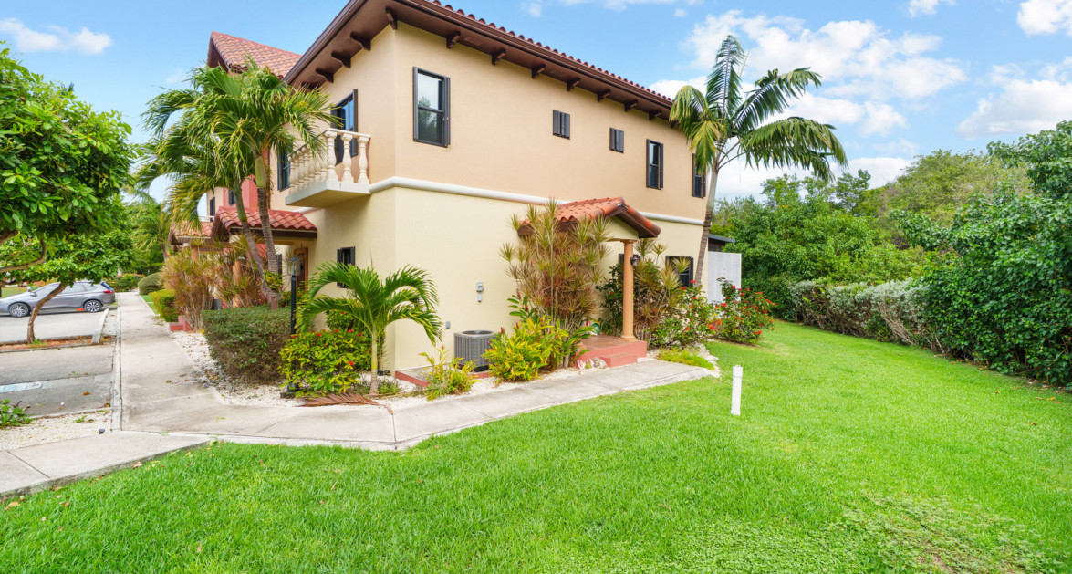 Hilton Estates - 2 Bed End Unit, Excellent Location - Image 10