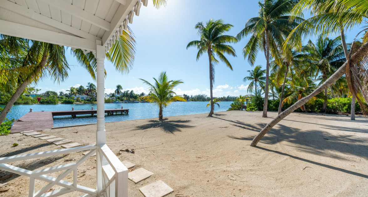 Just 4 Fun - Ultra-private Beachfront Villa, Cayman Kai - Image 12