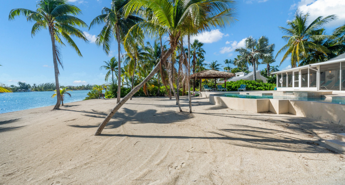 Just 4 Fun - Ultra-private Beachfront Villa, Cayman Kai - Image 11