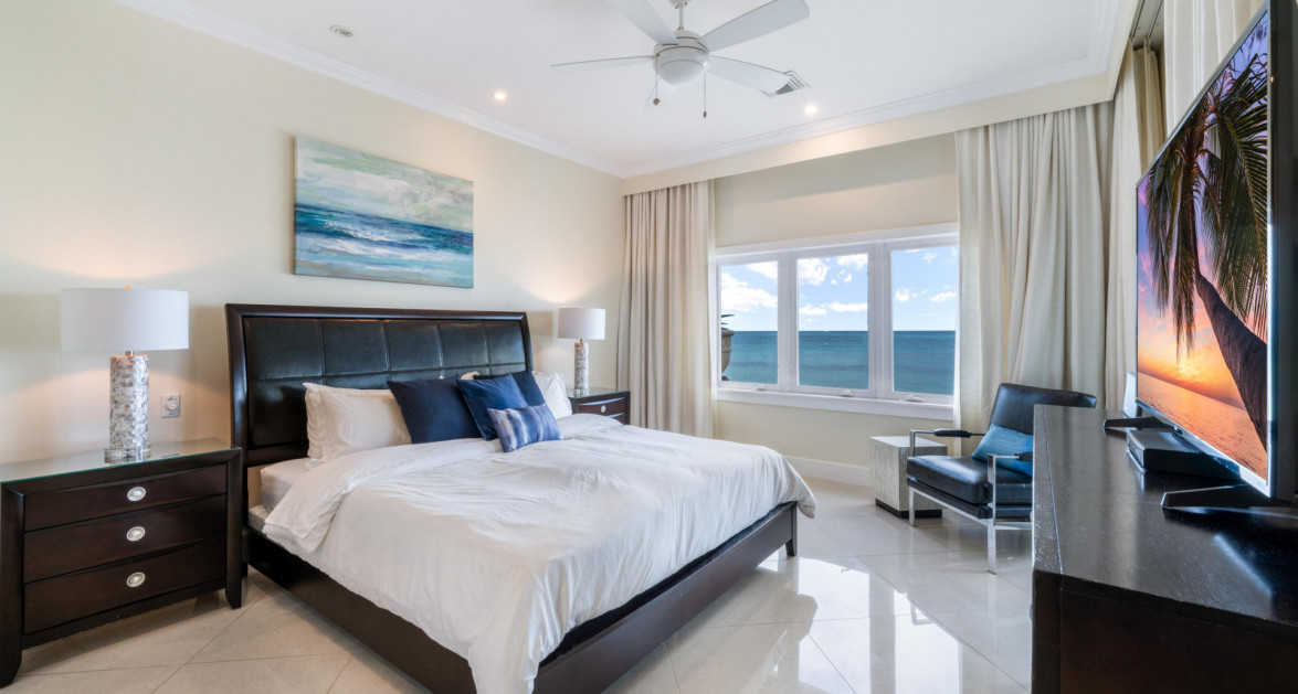 Laguna Del Mar #6 | Seven Mile Beach – Waterfront condo with excellent rental income - Image 9