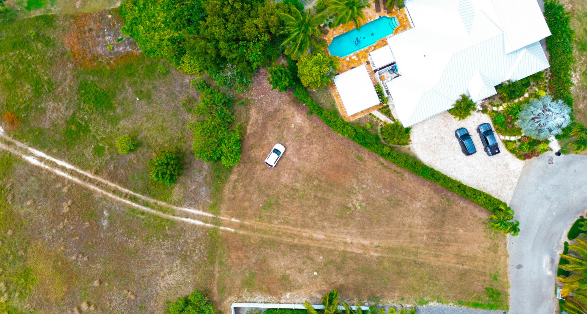 Large Highlands House Lot, West Bay - Image 4