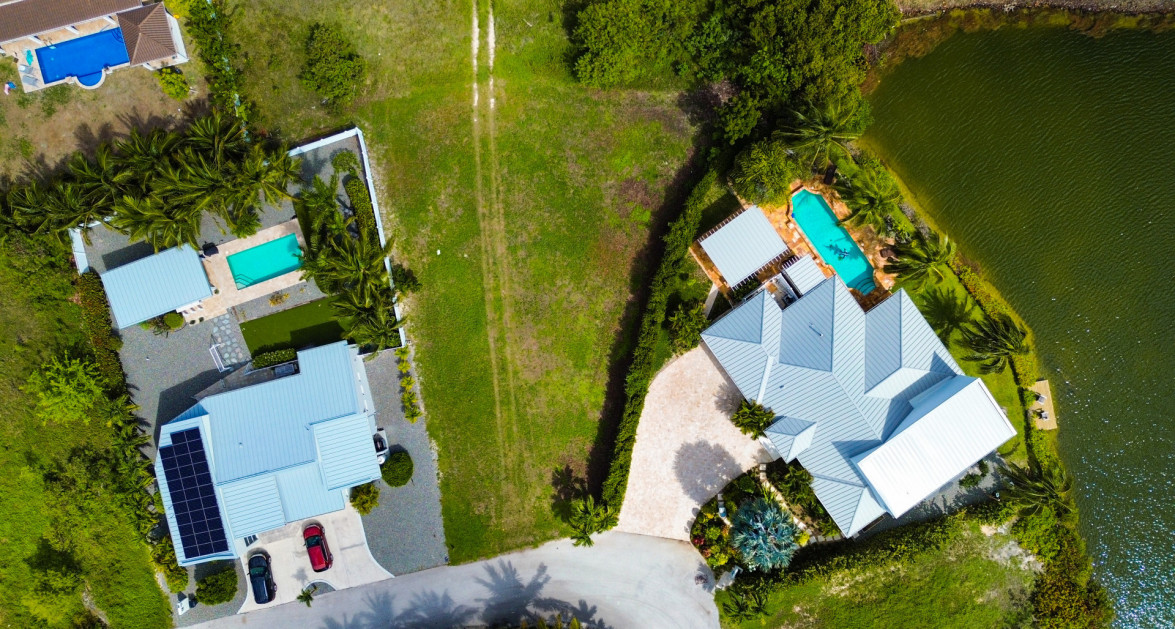 Large Highlands House Lot, West Bay - Image 3