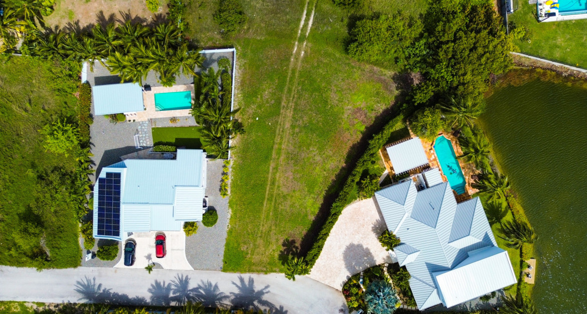 Large Highlands House Lot, West Bay - Image 2