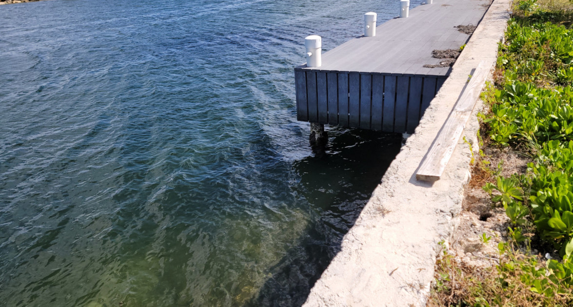 Large Turning Basin Canal Lot - Image 4