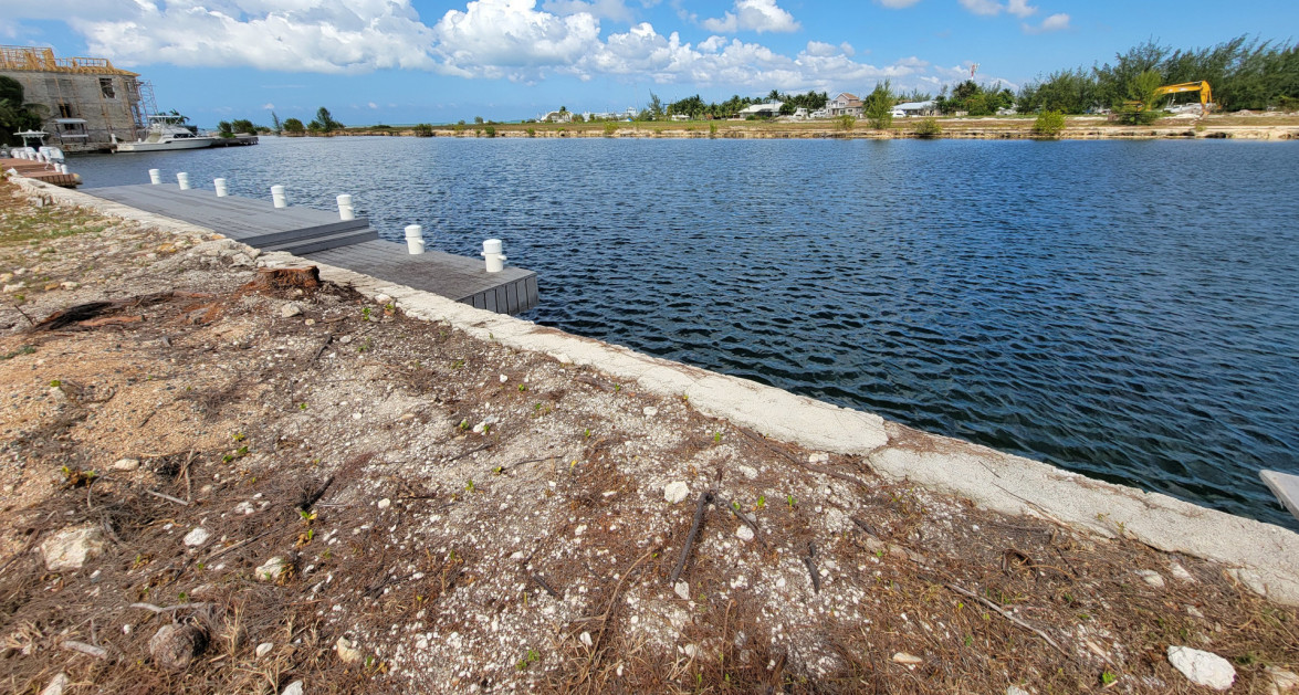 Large Turning Basin Canal Lot - Image 6