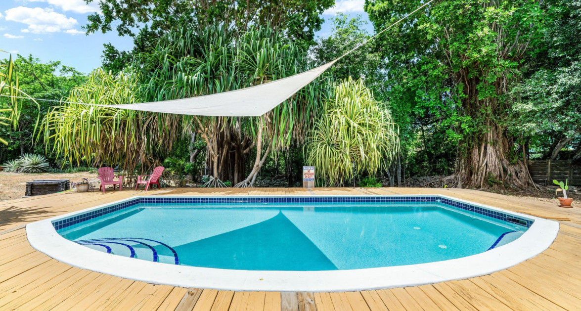 "Let's Stay Inn" Residential-Rental Oasis - Image 1