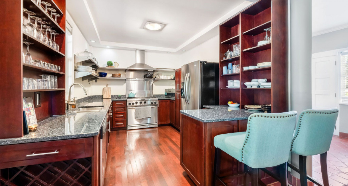 "Let's Stay Inn" Residential-Rental Oasis - Image 4