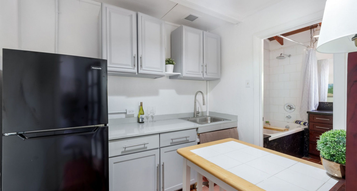 "Let's Stay Inn" Residential-Rental Oasis - Image 11