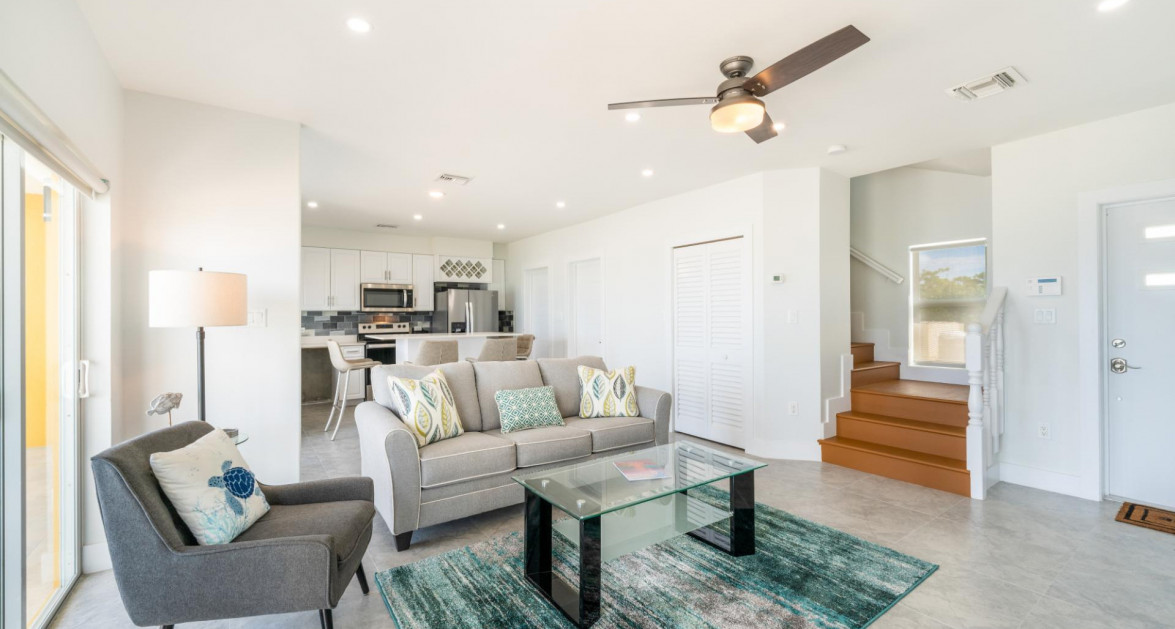 Long Pointe View Villas #2 | North Side - Exclusive Beachfront Escape & Investment - Image 6