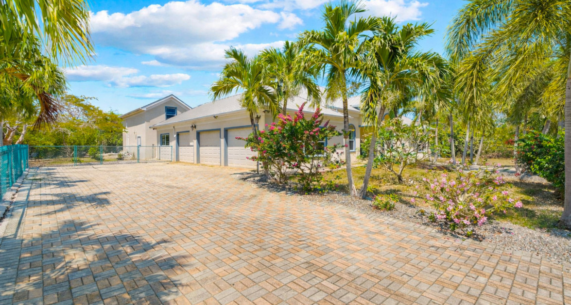 Lookout Gardens Family Estate - Image 36