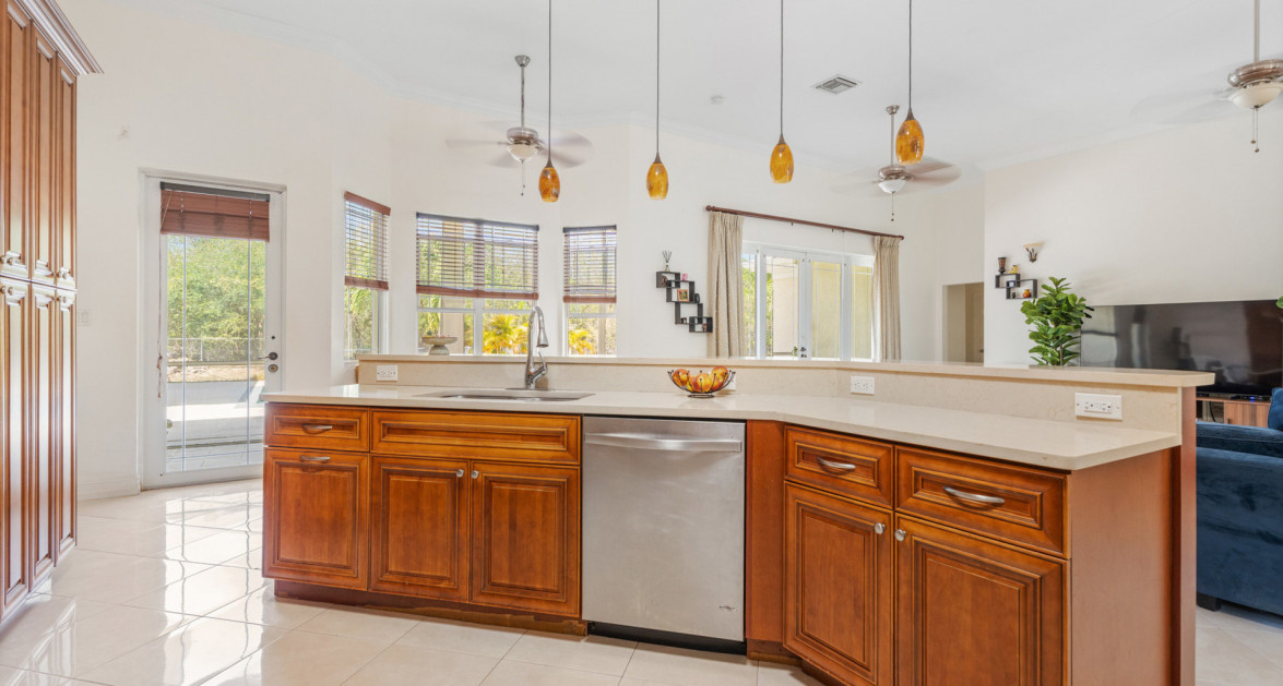 Lookout Gardens Family Estate - Image 5