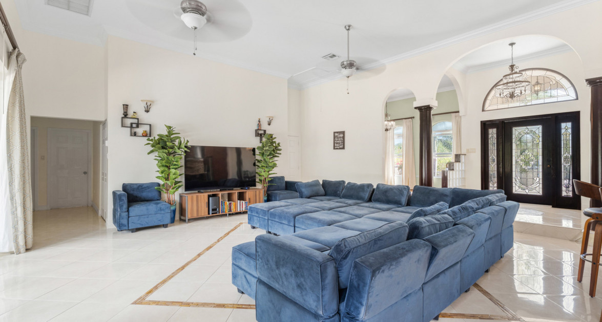 Lookout Gardens Family Estate - Image 8