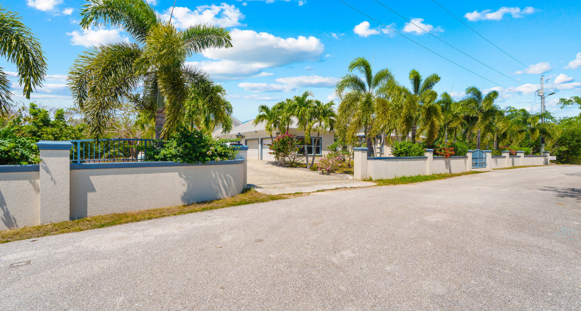 Lookout Gardens Family Estate - Image 37