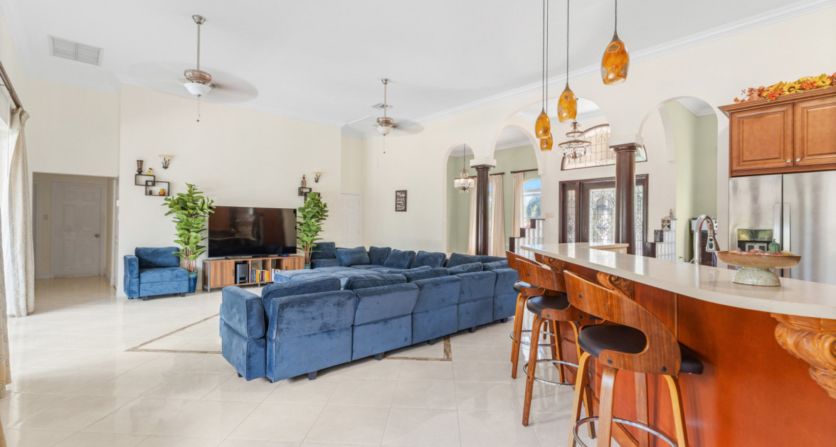 Lookout Gardens Family Estate - Image 7