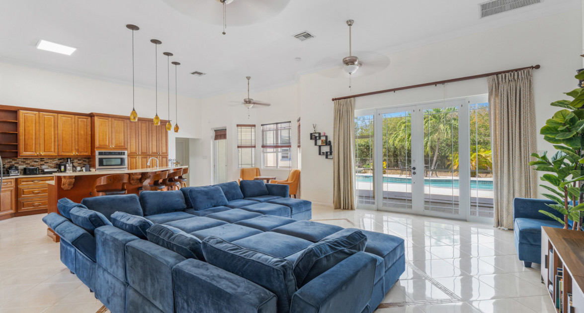 Lookout Gardens Family Estate - Image 9