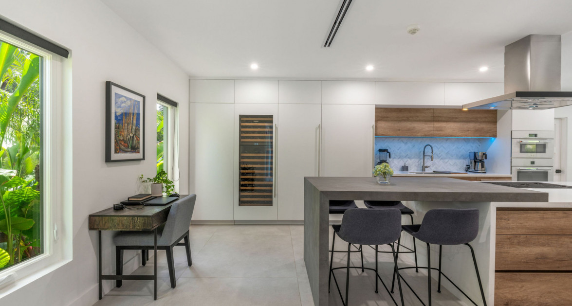 Luxury Residence in Tranquil Yacht Club Location - Image 5