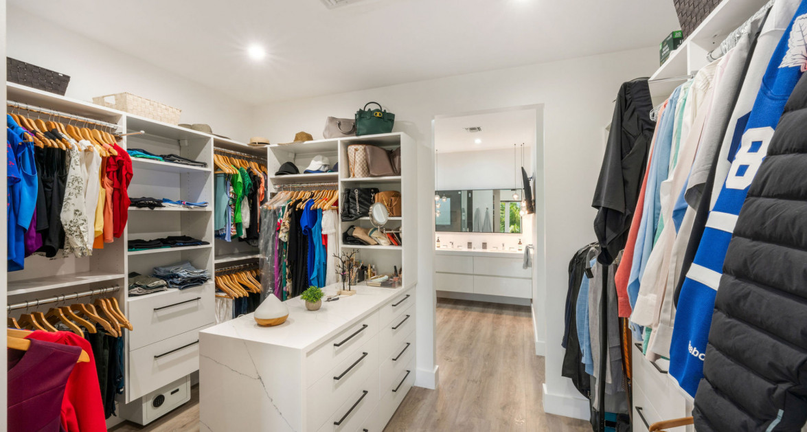 Luxury Residence in Tranquil Yacht Club Location - Image 12