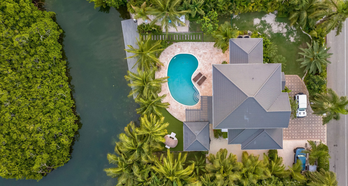 Luxury Residence in Tranquil Yacht Club Location - Image 17