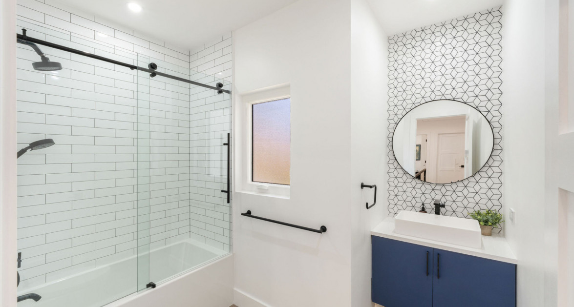 Luxury Residence in Tranquil Yacht Club Location - Image 15