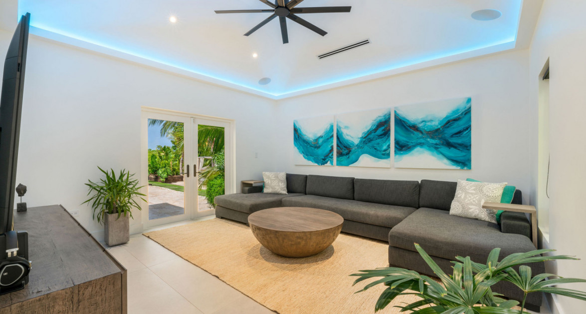 Luxury Residence in Tranquil Yacht Club Location - Image 9