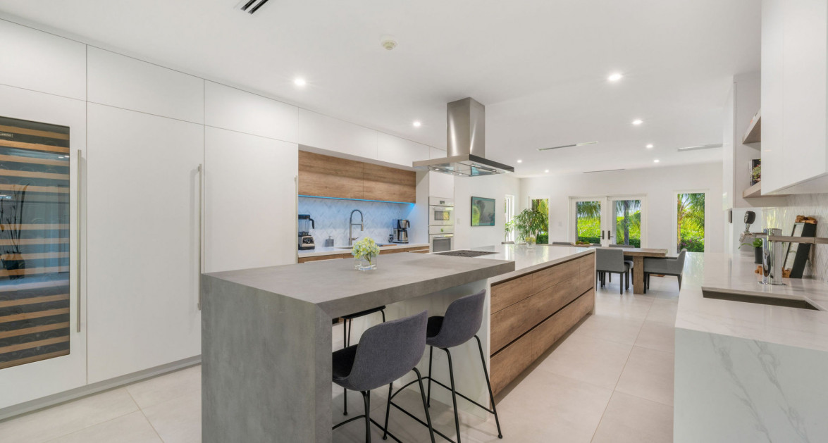 Luxury Residence in Tranquil Yacht Club Location - Image 4