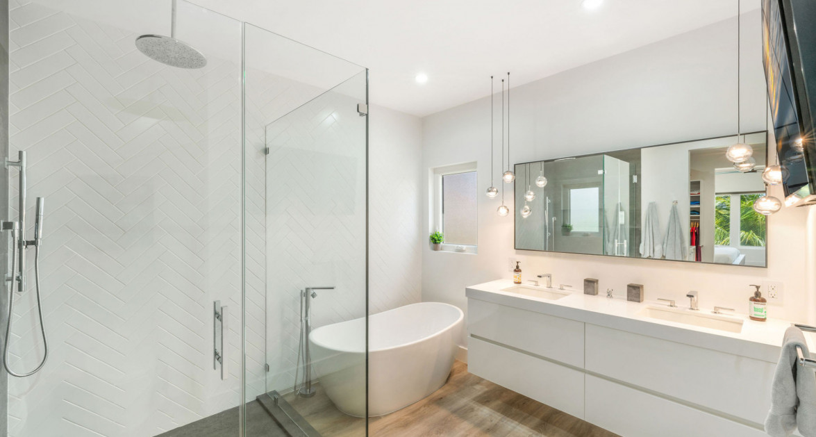 Luxury Residence in Tranquil Yacht Club Location - Image 13