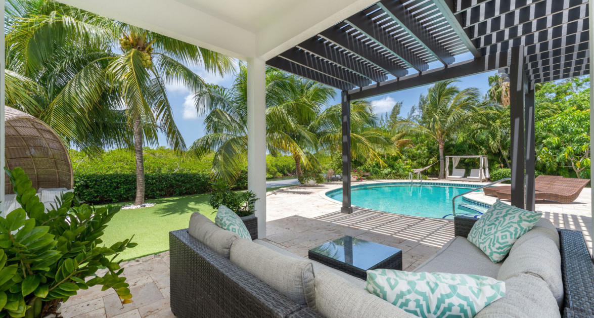 Luxury Residence in Tranquil Yacht Club Location - Image 10