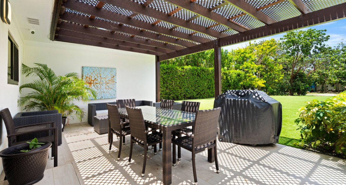 Melmac Ave #92 & #94 | South Sound – Single Family Home with Cottage set on 0.5 acre plot