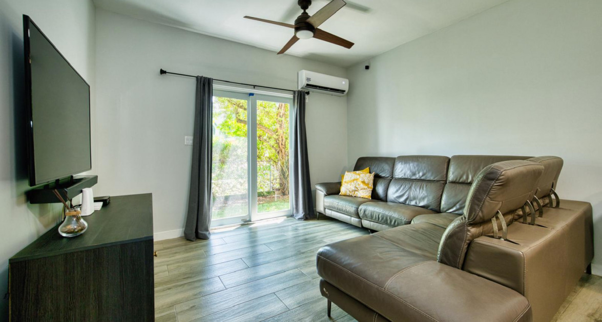 Modern & Stylish 1 BR - 1.5 BA Townhome - Image 1