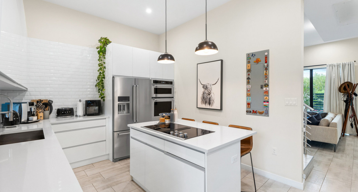 MODERN VELA TOWN HOME #147 (3 BED, 3.5 BATH PH 3) - Image 3