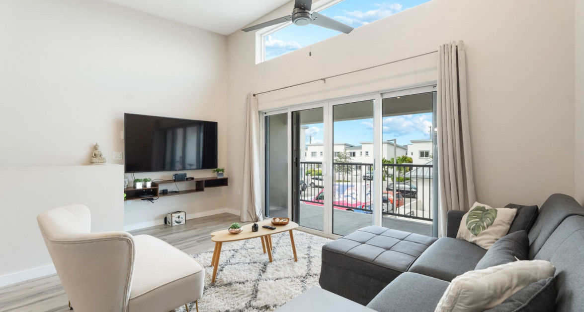 Never Rented Top Floor 1-Bed DownTown Reach - Image 23