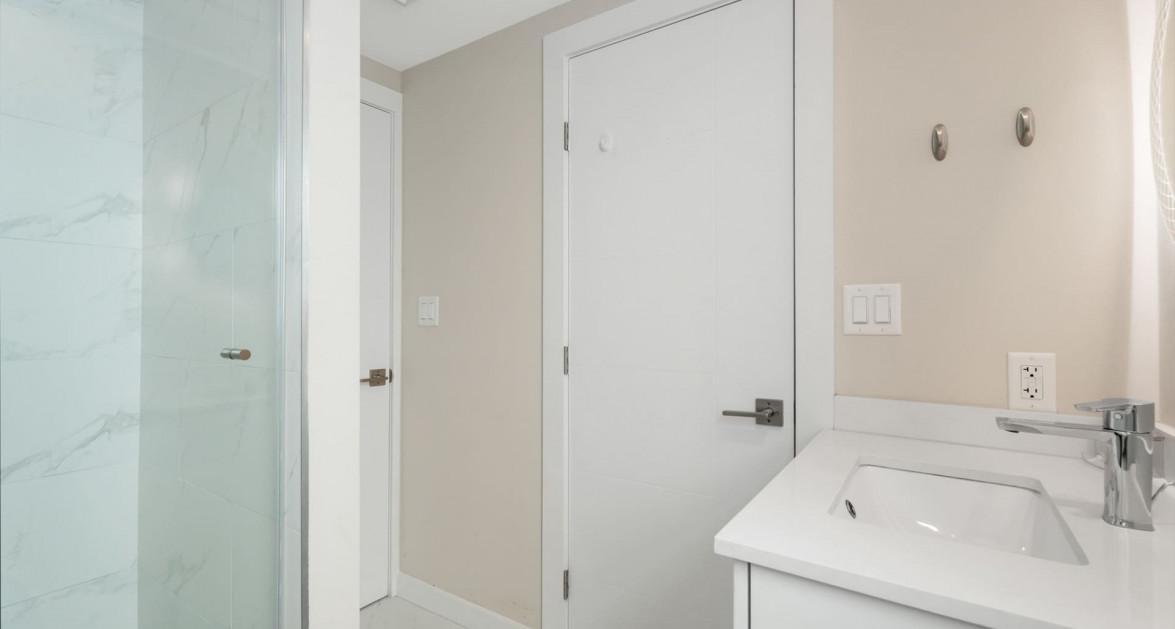Never Rented Top Floor 1-Bed DownTown Reach - Image 39