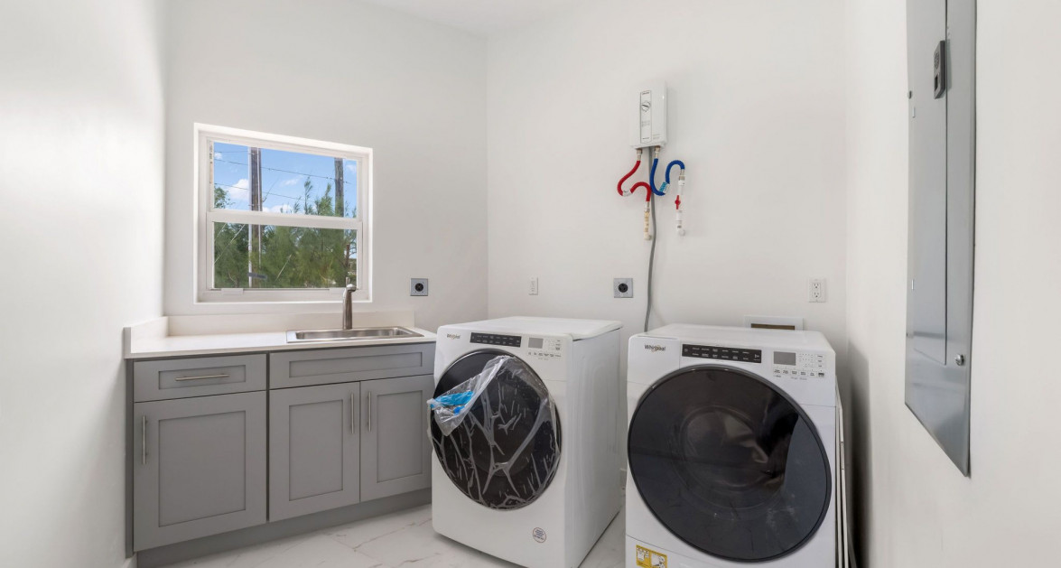 New NS Estates Canal Front 4 Bed on Green Street - Image 28