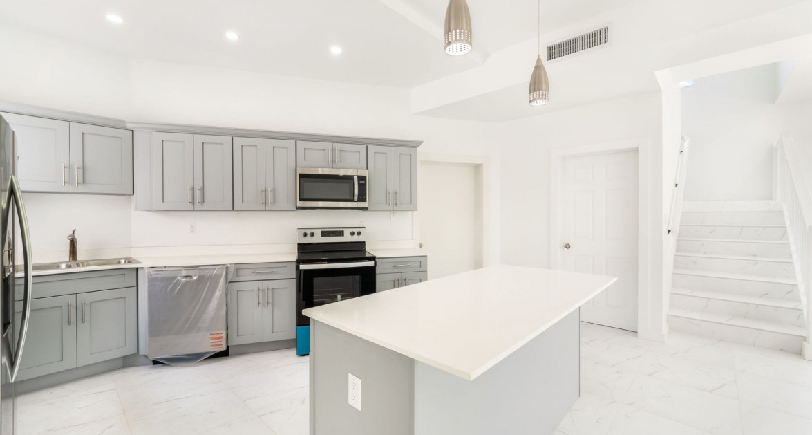 New NS Estates Canal Front 4 Bed on Green Street - Image 5