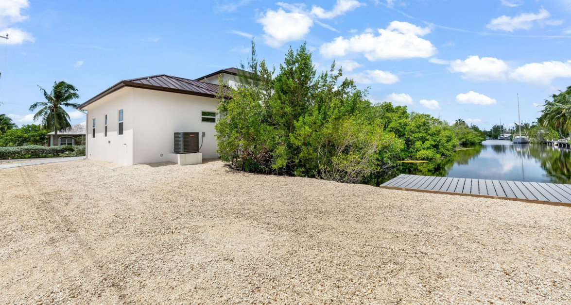 New NS Estates Canal Front 4 Bed on Green Street - Image 8