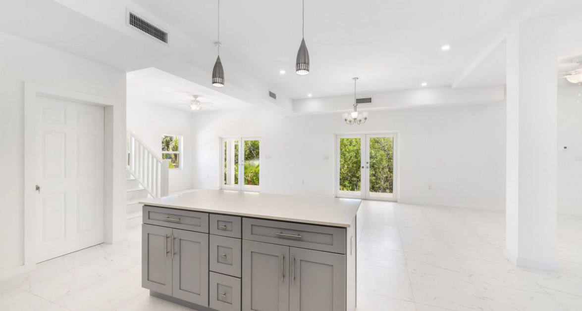 New NS Estates Canal Front 4 Bed on Green Street - Image 4