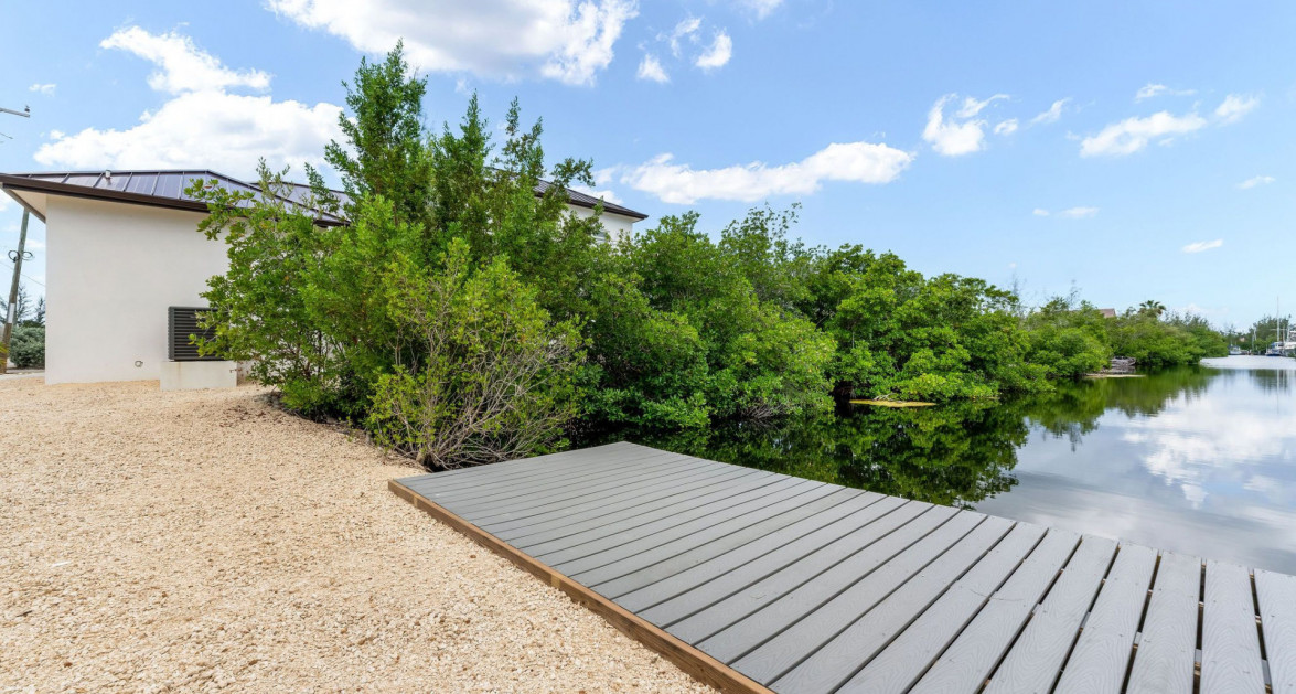 New NS Estates Canal Front 4 Bed on Green Street - Image 2