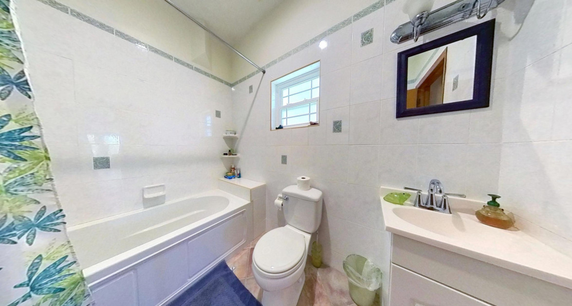 North Sound Haven 4 bedroom Canal Front Home - Image 12