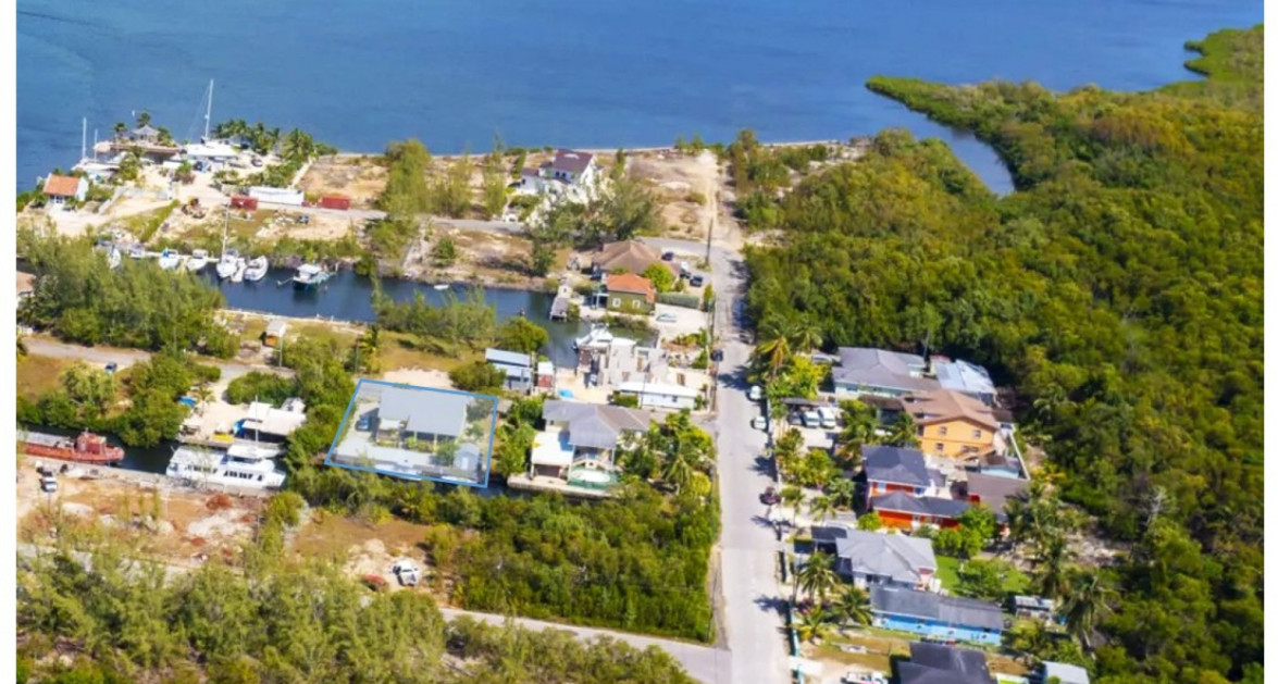 North Sound Haven 4 bedroom Canal Front Home - Image 1