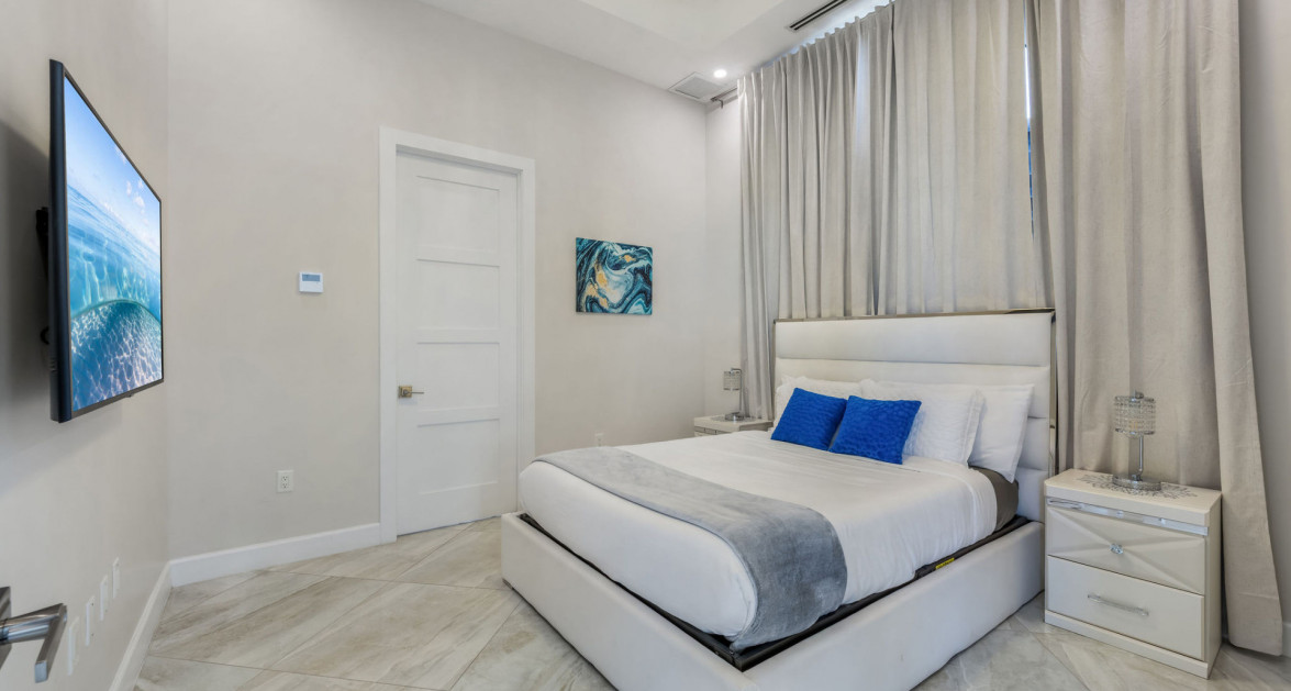 Oasis 7 - Beachfront Estate - Image 34