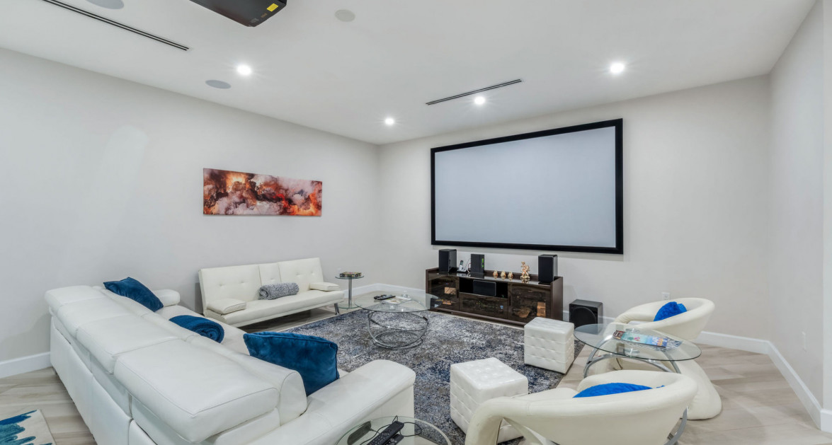 Oasis 7 - Beachfront Estate - Image 29