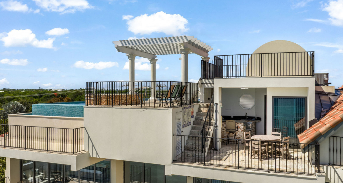 Oasis 7 - Beachfront Estate - Image 1