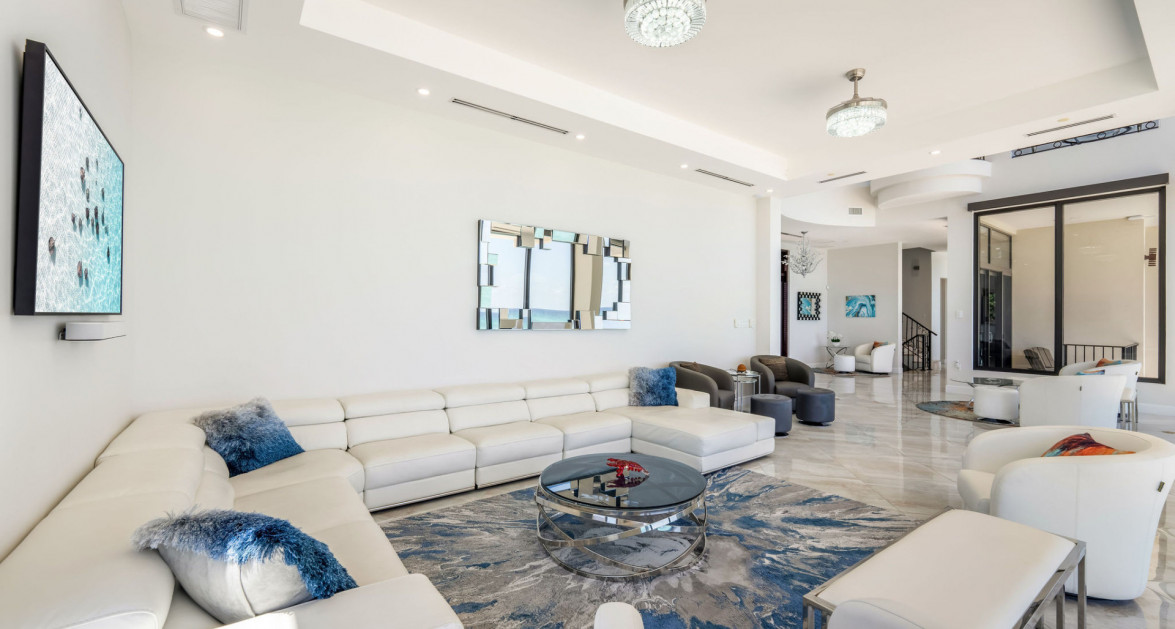 Oasis 7 - Beachfront Estate - Image 14