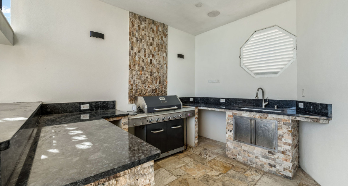 Oasis 7 - Beachfront Estate - Image 43