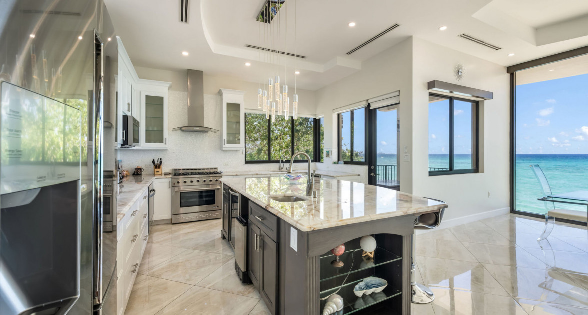 Oasis 7 - Beachfront Estate - Image 6