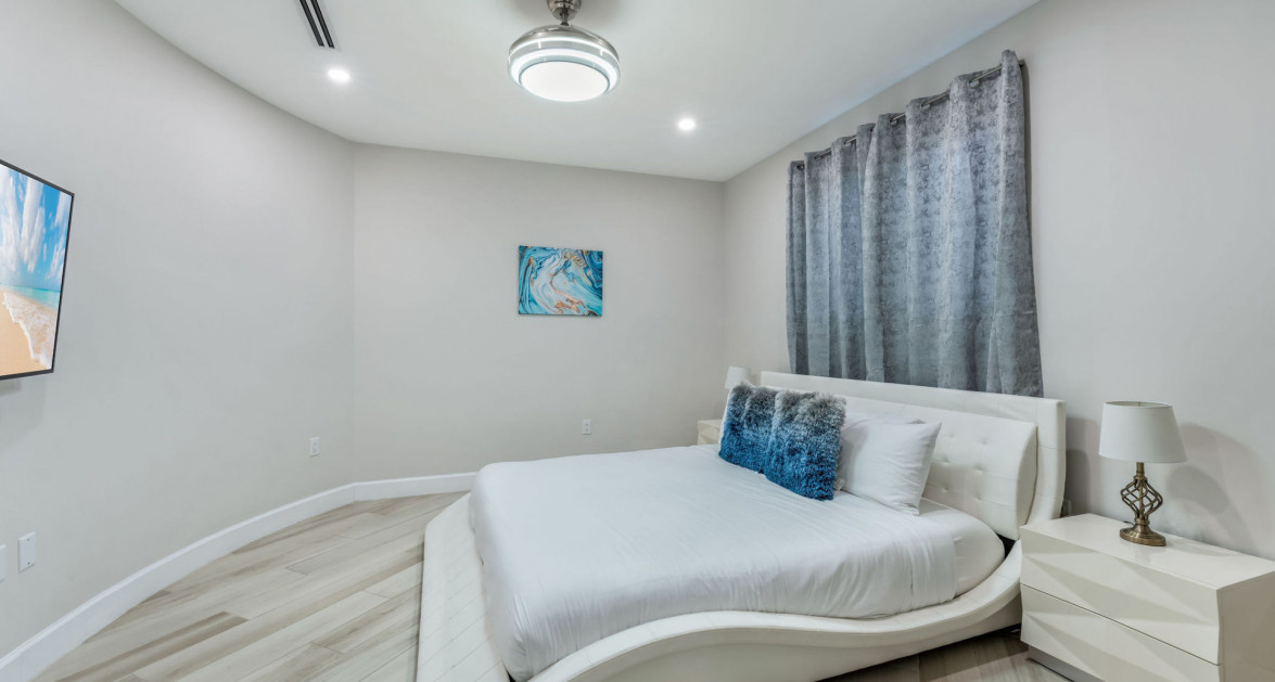 Oasis 7 - Beachfront Estate - Image 31