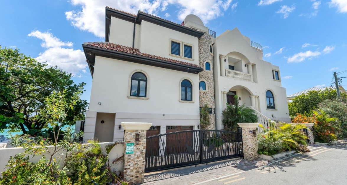 Oasis 7 - Beachfront Estate