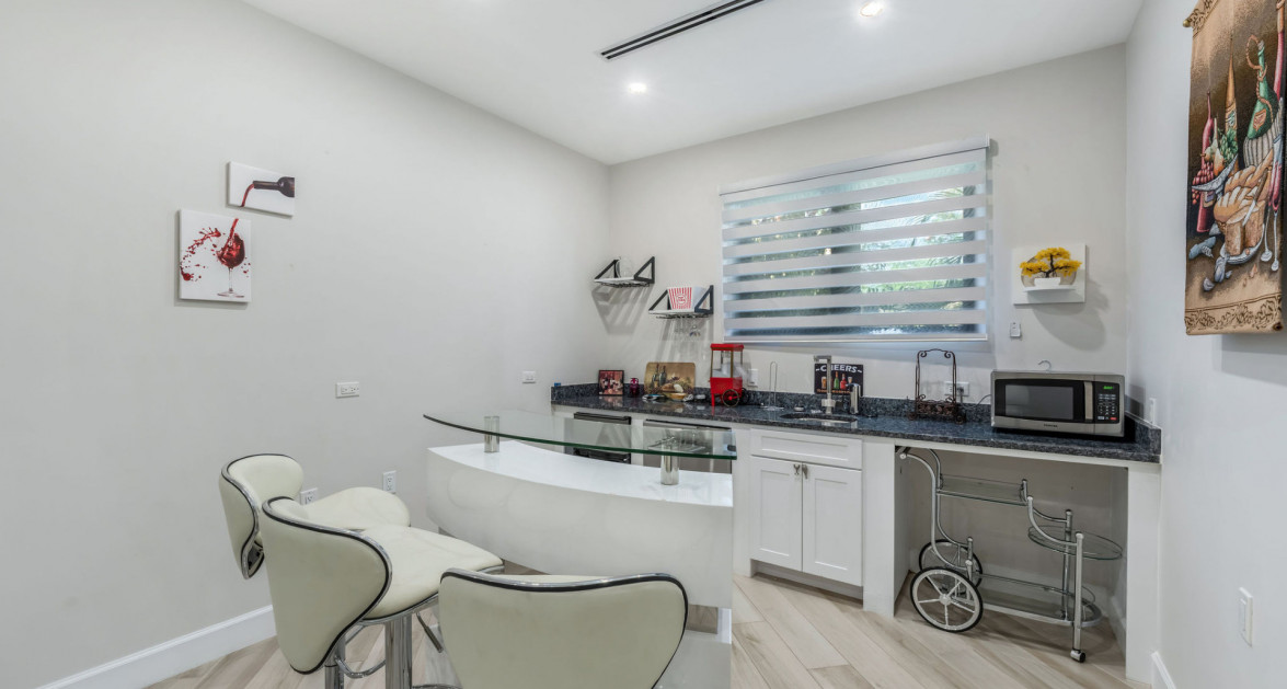 Oasis 7 - Beachfront Estate - Image 30